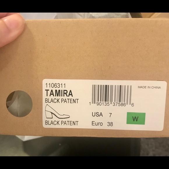 Gently used sofft black patent leather pumps - Picture 2 of 3